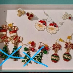 Bundle of vintage  5 Christmas earrings